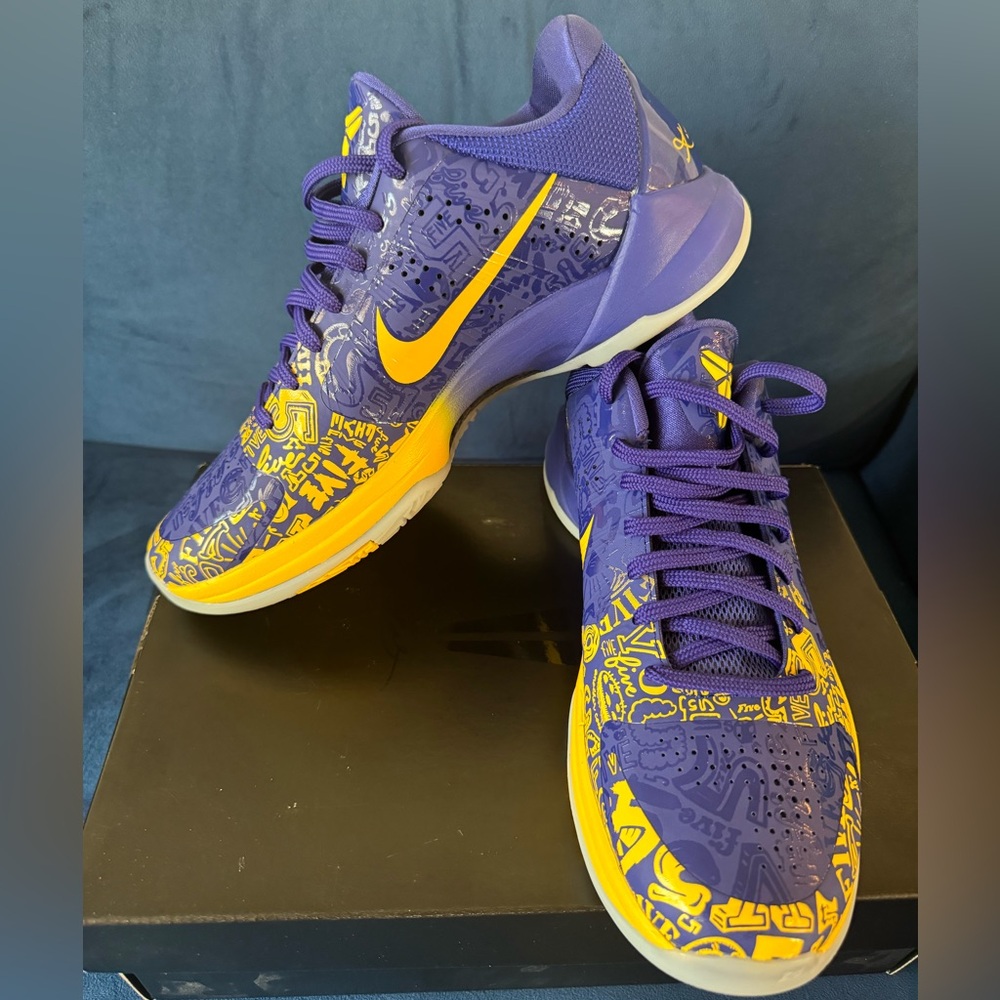 Never worn Nike Kobe V Protro 5 Rings Men’s size 9/Women’s size 10.5